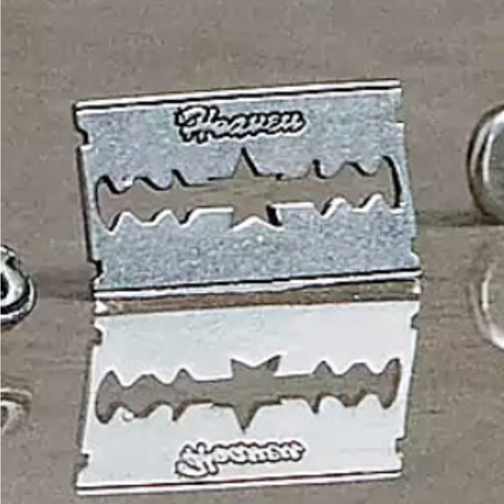 Heaven Silver Razor Blade Pin - Picture 4 of 4